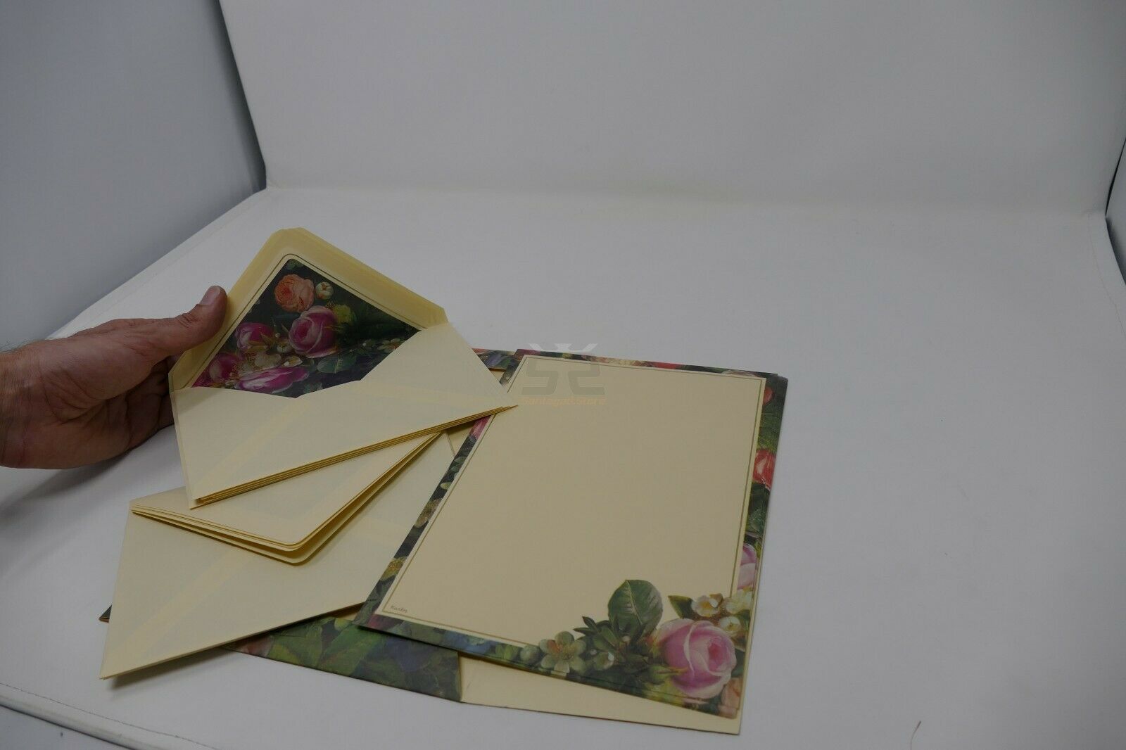 Carta da Lettere Flowers di Kartos - Plico da 10 fogli e 10 buste - Vintage