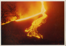 Carica l&#39;immagine nel visualizzatore di Gallery, Cartolina Etna Eruzione Notturna Colata Lavica Aprile-Giugno 1971(19)Kina Italia