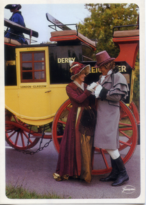 Cartolina Postcard Coppia in Costumi Ottocenteschi con Carrozza d'Epoca - Garami