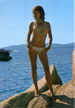 Carica l&#39;immagine nel visualizzatore di Gallery, Cartolina Nudo di Donna sugli Scogli- Kina Italia F/620 (1)