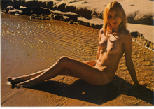 Carica l&#39;immagine nel visualizzatore di Gallery, Cartolina Nudo di Donna sulla Spiaggia- Kina Italia F/620 (3)