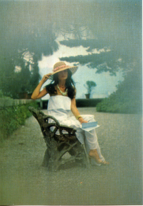 Cartolina Postcard Donna su sedia 2/1246/F  Garami Milano Anni '80
