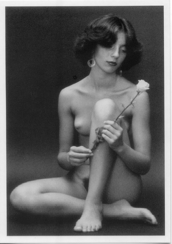 Cartolina Fantasia Italcards B/N (9810276) - Nudo di Donna con Fiore