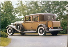 Carica l&#39;immagine nel visualizzatore di Gallery, Cartolina Auto d&#39;Epoca Chrysler 1933 Type CL Close Coupled Sedan Garami Milano