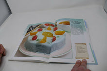 Carica l&#39;immagine nel visualizzatore di Gallery, Libro Cucina Siciliana ©2008 GMC in Lingua Russa