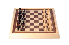 Carica l&#39;immagine nel visualizzatore di Gallery, Set di scacchi intarsiato in acero/noce 40x40cm