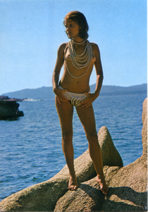 Cartolina Nudo di Donna sugli Scogli- Kina Italia F/620 (1)