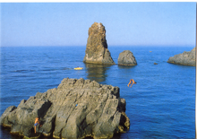Carica l&#39;immagine nel visualizzatore di Gallery, Cartolina Aci Trezza [Tuffo dalla roccia] (26951) Kina Italia