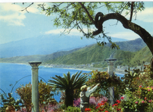 Carica l&#39;immagine nel visualizzatore di Gallery, Cartolina Taormina vista dalla spiaggia (01) Continental S.r.l.