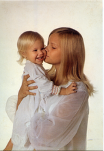 Carica l&#39;immagine nel visualizzatore di Gallery, Cartolina Madre e Figlia Postcard Mother and Child (F/600) Fotocelere Milano (2)