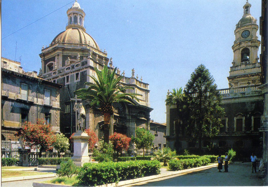 Cartolina Catania Il Giardinetto della Cattedrale (26452) Kina Italia