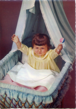 Carica l&#39;immagine nel visualizzatore di Gallery, Cartolina Bimba con Sonaglino in Culla Postcard Baby Cecami 808 (8)