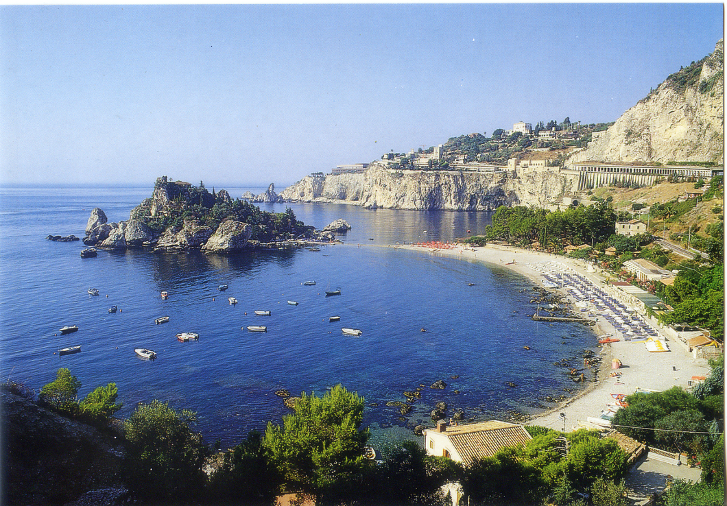 Cartolina Taormina Panorama e Isola Bella (34327)  Kina Italia