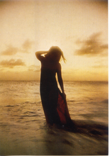 Carica l&#39;immagine nel visualizzatore di Gallery, Cartolina Nudo di Donna al Mare al Tramonto - Kina Italia F/638(5)
