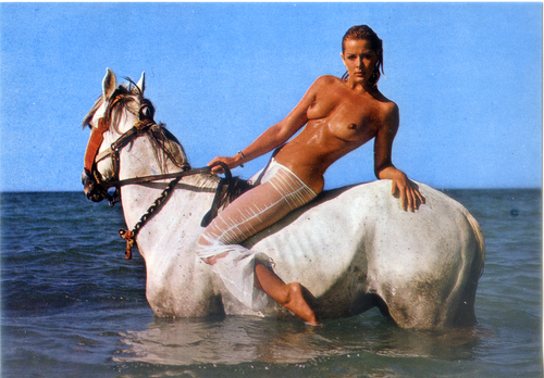 Cartolina Nudo di Donna su Cavallo bianco in Mare- Kina Italia Milano F/597 (5)