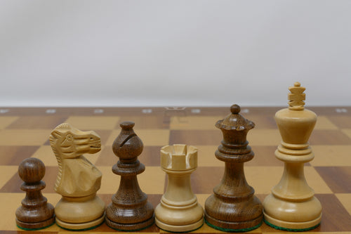 Pezzi di scacchi classici in acacia modello American