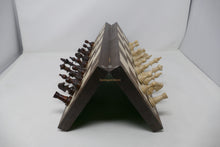 Carica l&#39;immagine nel visualizzatore di Gallery, Set Scacchi Magnetici in legno Intarsiato Wenge e Acero Re 76 mm