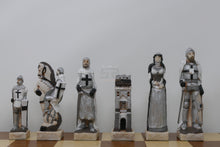 Carica l&#39;immagine nel visualizzatore di Gallery, Set Scacchi Grunwald con pezzi in polvere di marmo e scacchiera in legno