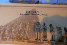 Carica l&#39;immagine nel visualizzatore di Gallery, Set Scacchi Egitto con pezzi in polvere di marmo e scacchiera in legno
