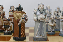 Carica l&#39;immagine nel visualizzatore di Gallery, Set Scacchi Fantasy con pezzi in polvere di marmo e scacchiera in legno